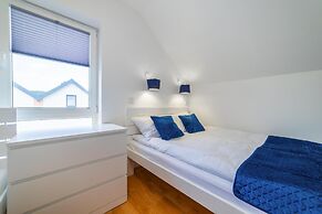 Holiday Homes With Pool, Close to the Beach