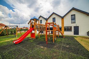 Holiday Homes With Pool, Close to the Beach