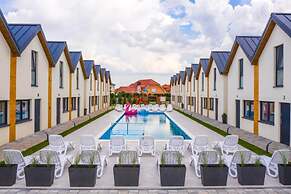Holiday Homes With Pool, Close to the Beach