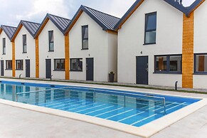 Holiday Homes With Pool, Close to the Beach