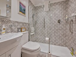 Muntham Deluxe Apartment 2
