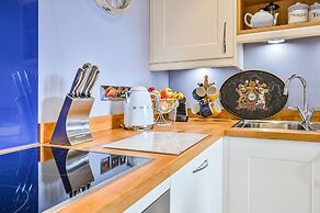 Muntham Apartment 4