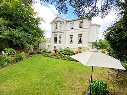 Muntham Apartment 4
