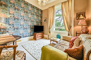 Muntham Apartment 6