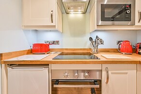 Muntham Apartment 6