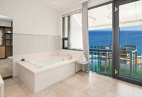 Le Grand Bleu Resort