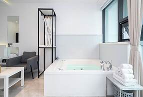 Le Grand Bleu Resort
