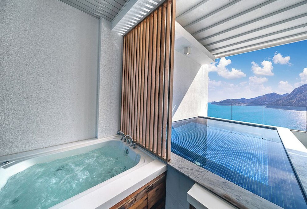 Le Grand Bleu Resort