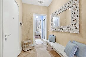 Chic Retreat With Park Central Salo