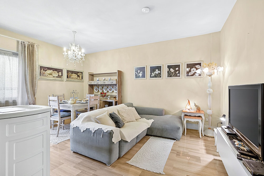 Chic Retreat With Park Central Salo