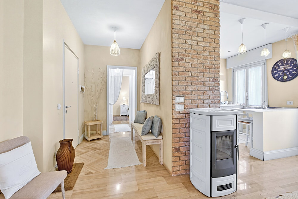 Chic Retreat With Park Central Salo