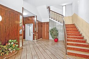 Chic Retreat With Park Central Salo