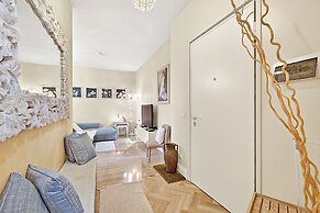 Chic Retreat With Park Central Salo