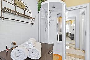 Chic Retreat With Park Central Salo