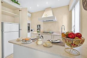 Chic Retreat With Park Central Salo