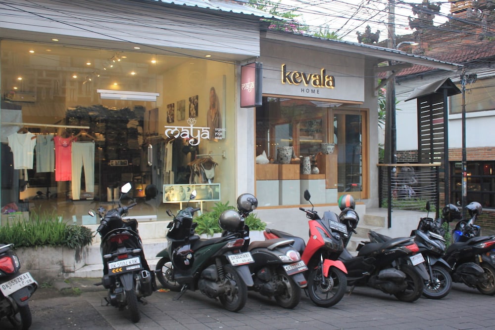 Tusantha Ubud A Trishula Collection