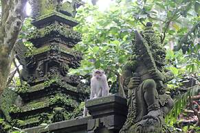 Tusantha Ubud A Trishula Collection