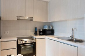 Bloomfields Iconic 1BR Waters Edge