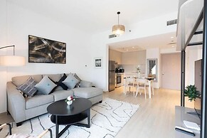 Bloomfields Iconic 1BR Waters Edge
