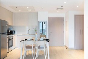 Bloomfields Iconic 1BR Waters Edge