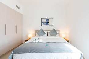 Bloomfields Iconic 1BR Waters Edge