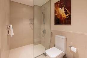 Bloomfields Iconic 1BR Waters Edge