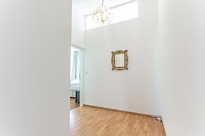Cozy Room Near Landstraße for Long Stay
