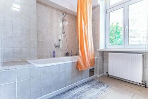 Cozy Room Near Landstraße for Long Stay