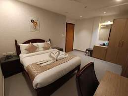 HOTEL MONSOON PALACE