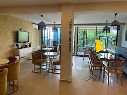 Menar Hotel & Suites