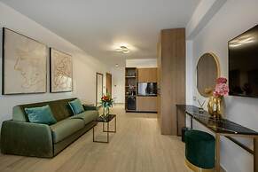 Cens Bronze Luxury Suites
