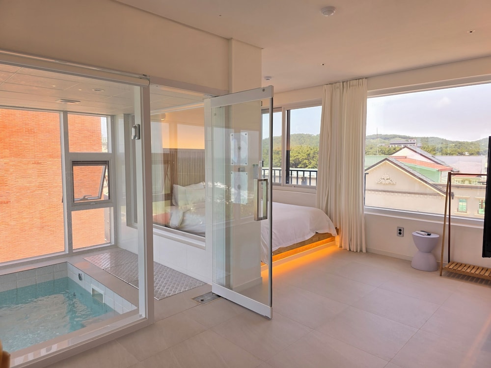 Daecheon I-Ocean Pool Villa Hotel
