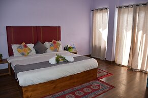 Hotel Rosh Villa