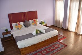 Hotel Rosh Villa