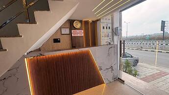 Hotel Raas Inn