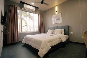 SHREE LODGING & BOARDING