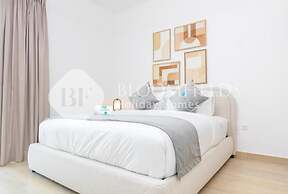 Bloomfields Modern 1Br Water's edge