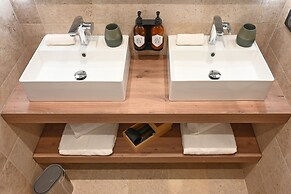 Walnut Bistro & Suites