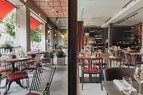Walnut Bistro & Suites