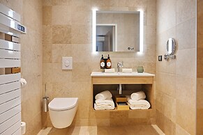 Walnut Bistro & Suites