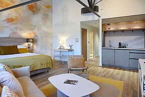 Walnut Bistro & Suites