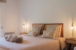 Spacious Villa With Pool & A/C for 8 - Sea View