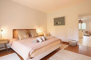 Spacious Villa With Pool & A/C for 8 - Sea View