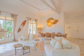 Spacious Villa With Pool & A/C for 8 - Sea View
