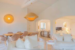 Spacious Villa With Pool & A/C for 8 - Sea View