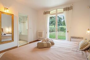 Spacious Villa With Pool & A/C for 8 - Sea View