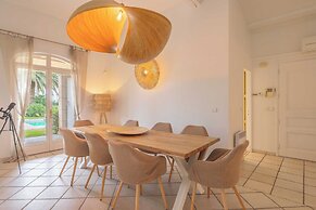 Spacious Villa With Pool & A/C for 8 - Sea View