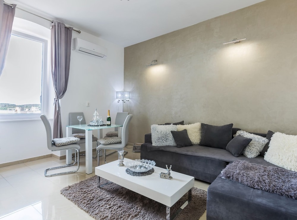 Pula Garden Apartments With Shared Pool