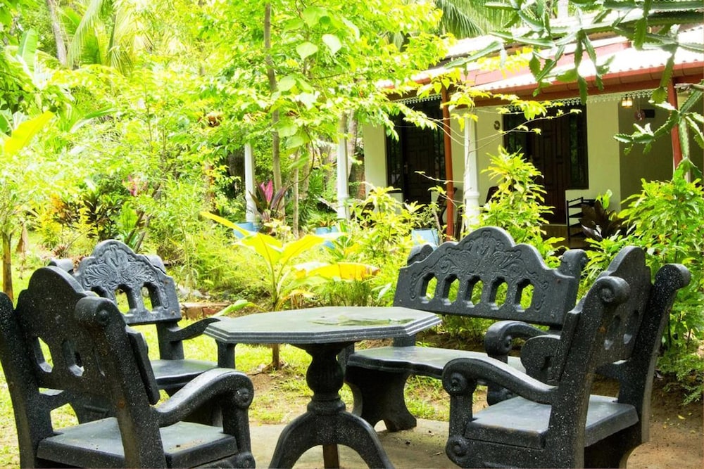 Senura Homestay