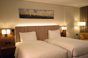 Midpoint Hotel